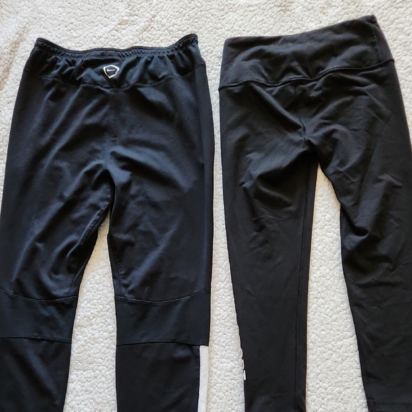 NIKE Black & White Athletic Joggers & VICTORIA SECRET SPORT Black Capri Leggings - Picture 16 of 16